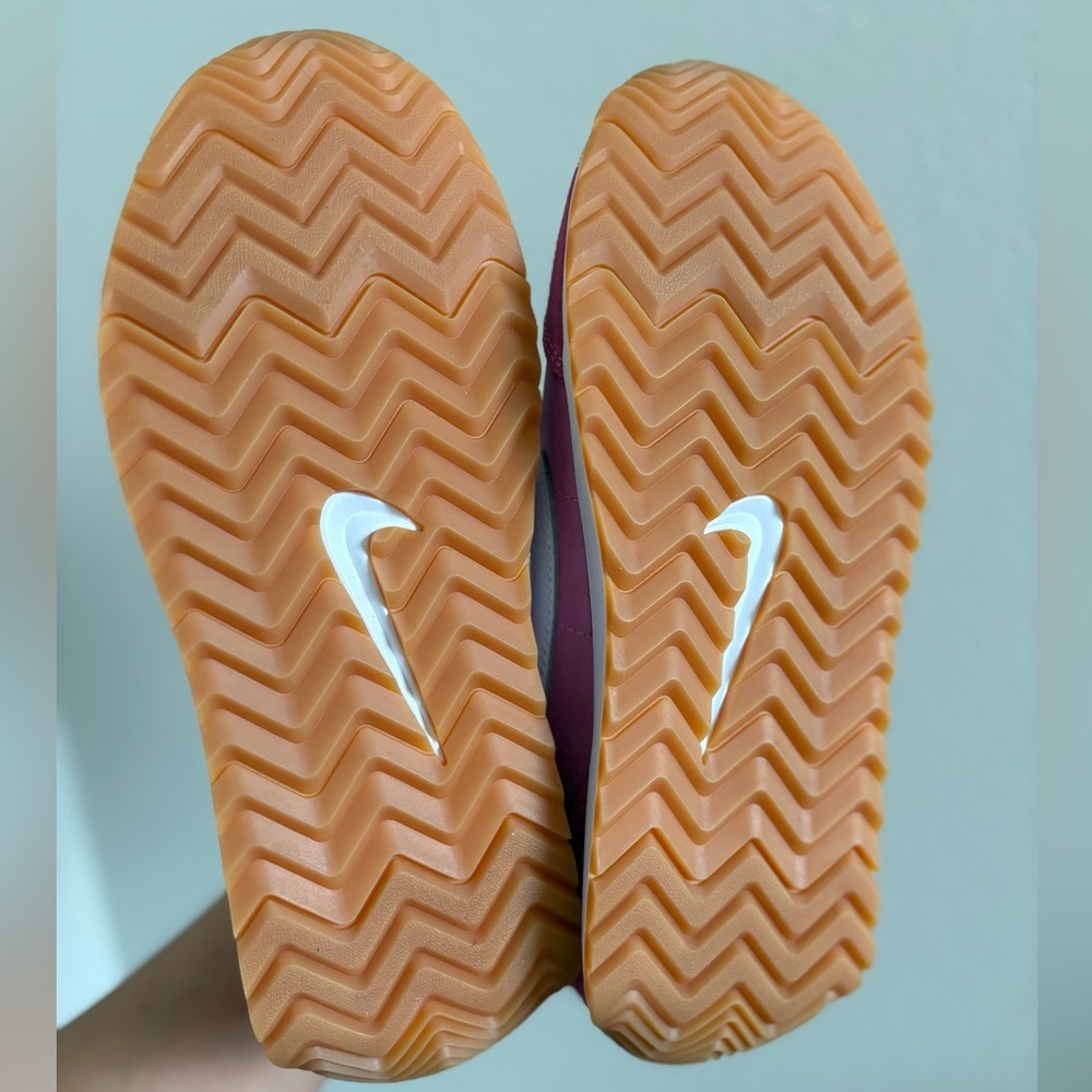 Nike Women’s Pacific ‘Playful Pink/White’ Gum Sneakers - Picture 6 of 9